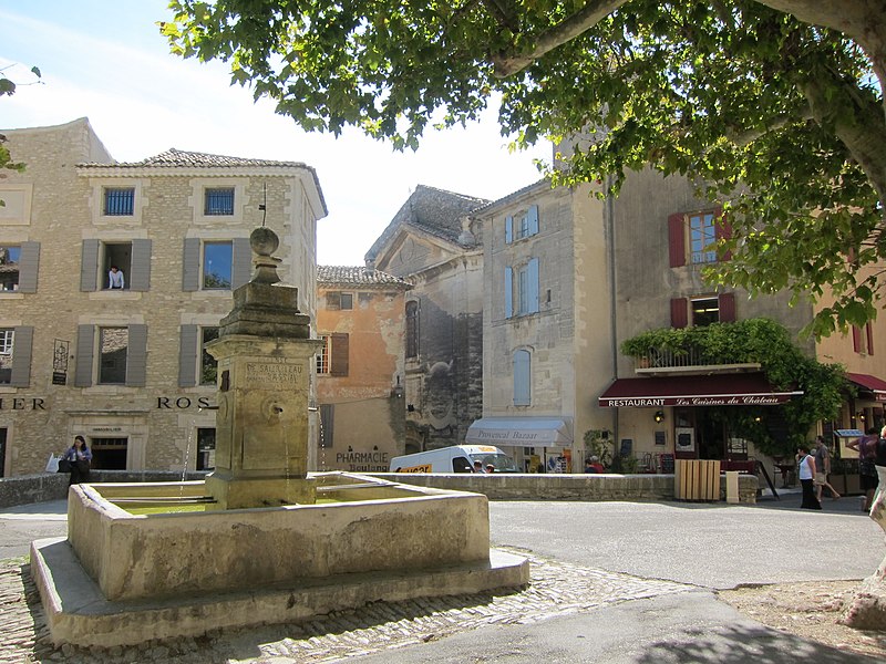 File:Old Fountain - Gordes - panoramio.jpg