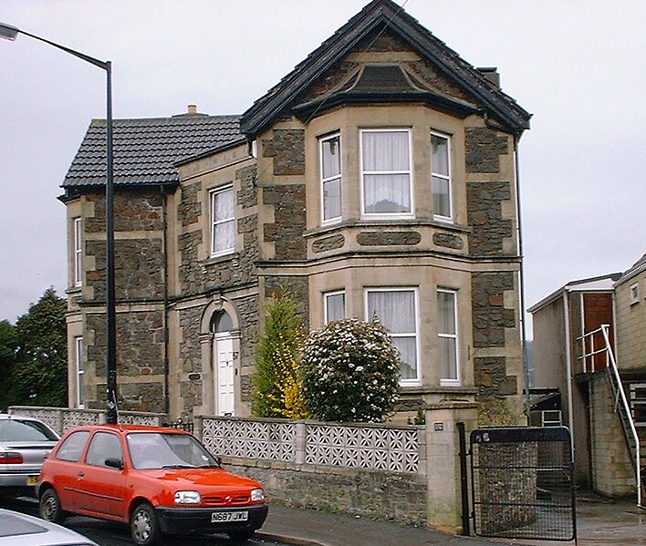 File:Oldfield Park Station masters house.jpg