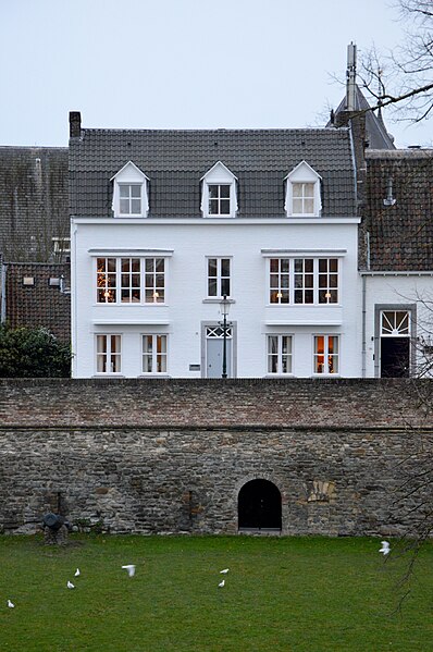 File:Onze Lieve Vrouwewal 11, Maastricht, 2017.jpg