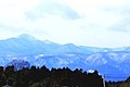 那須塩原市唐杉から臨む大入道 中央の低山が大入道。中央左側は釈迦ヶ岳と鶏頂山。
