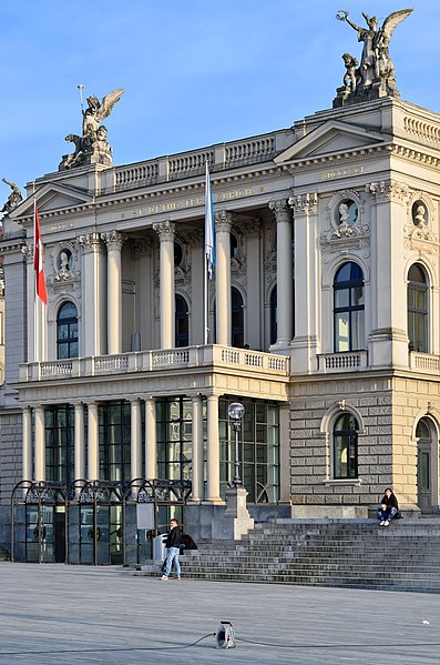 File:Opernhaus Zürich - Sechseläutenplatz 2014-03-11 16-55-35.JPG