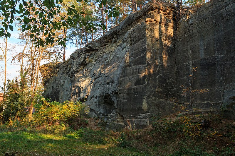 File:Pískovcové lomy ve Škrovádu 04.jpg