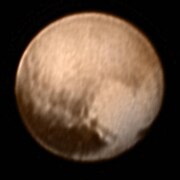 ژوئیه ۲۰۱۵: Pluto image (color) viewed by افق‌های نو.