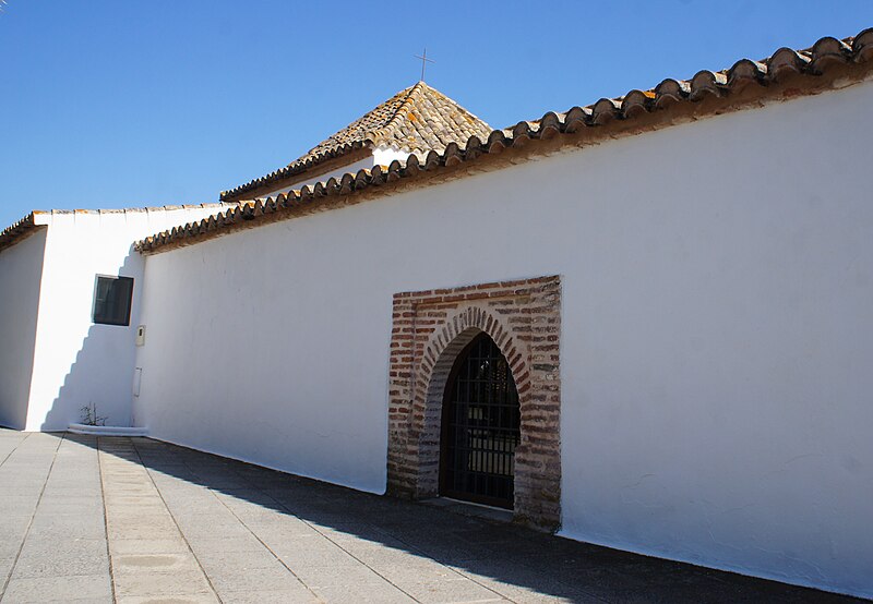 File:Pared lateral San Sebastián.jpg