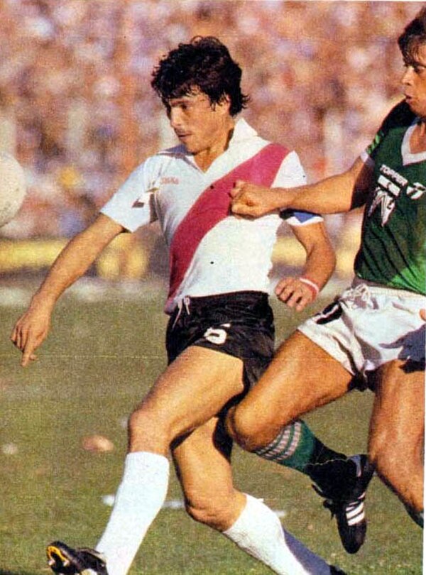 Passarella playing for River Plate, 1981