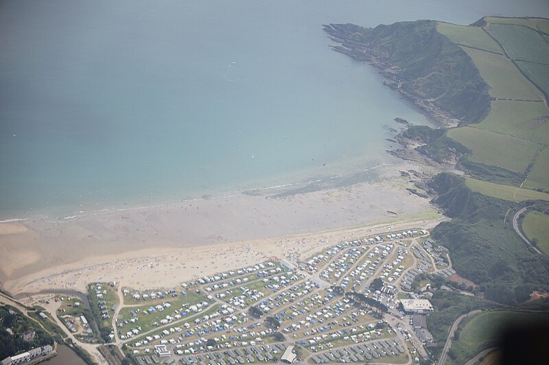 File:Pentewan Sands Beach Fossick.jpg