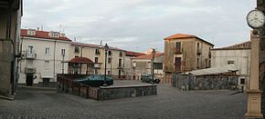 Piazza del mercato (Spezzano Albanese).jpg