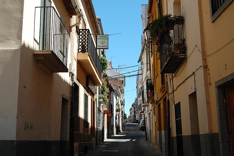 File:Plasencia-Old Street-7.jpg