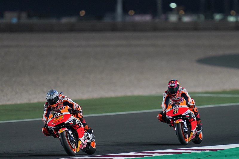 File:Pol Espargaró and Stefan Bradl 2021 Doha.jpg