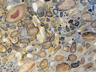 <span class="mw-page-title-main">Puddingstone (rock)</span> Colorful conglomerate rock