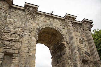 Porte Mars Arch, Reims, France 06.jpg