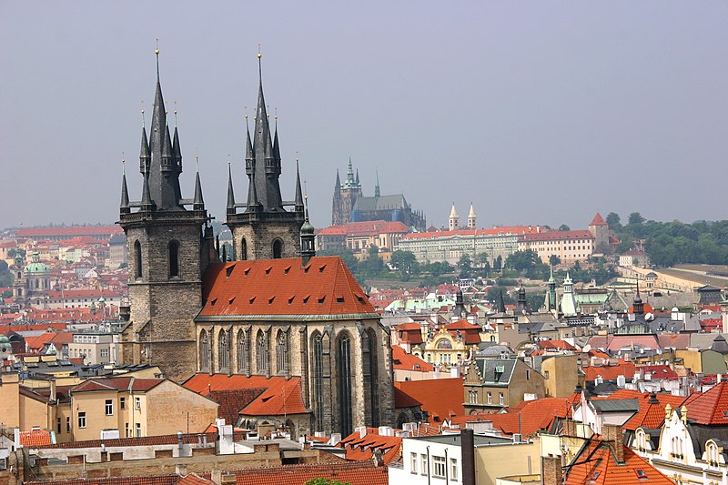 File:Prag-5260-vom Pulverturm-Altstadt-Teynkirche-2008-gje.jpg