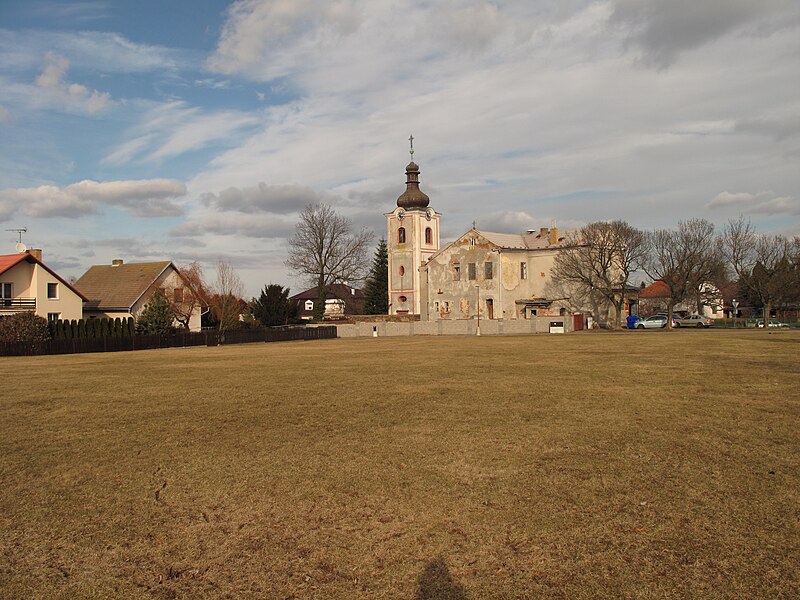 File:Ratboř, kostel sv. Václava od západu.jpg