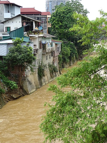 File:Riverfront Facades and Foliage - Cao Bang - Vietnam (48113280827).jpg