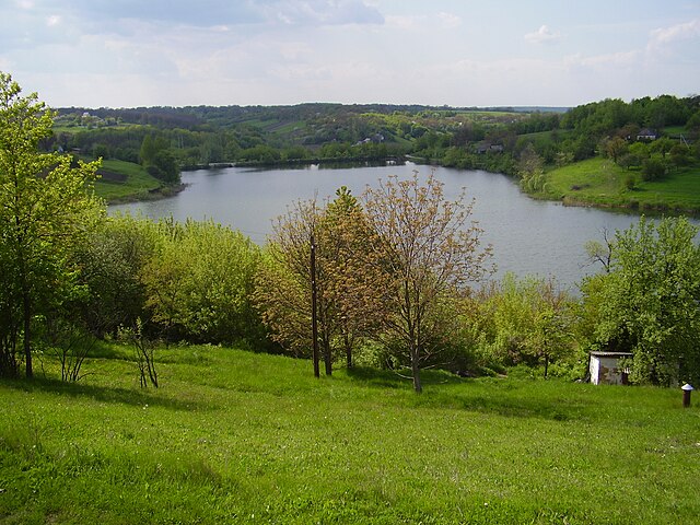 נוף לאגם בכפר