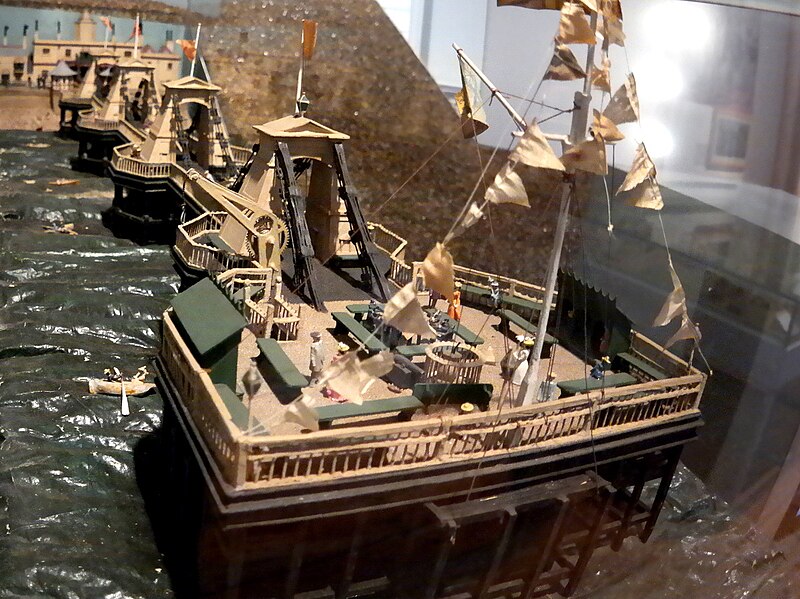 File:Royal Chain Pier model, Brighton Museum and Art Gallery.jpg