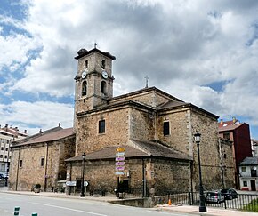 San Leonardo de Yagüe - Iglesia de San Leonardo Abad - Vista lateral.jpg