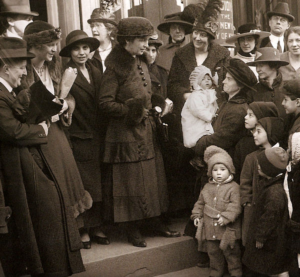 Margaret Sanger, a birth control activist, her sister, Ethel Byrne, and Fania Mindell, leaving a courthouse in Brooklyn, New York, on 8 January 1917, 