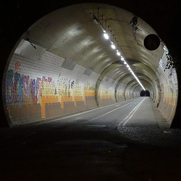 File:Schlossbergtunnel Tübingen 15.jpg