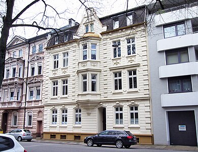 Moltkestraße 25 (geschützt: Straßenfassade)