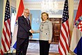 Bakan Clinton, Hırvatistan Cumhurbaşkanı Josipovic ile El Sıkıştı (5684981785) .jpg