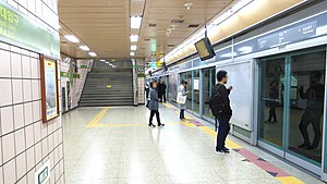 Seoul-metro-739-Sangdo-station-platform-20191023-142210.jpg