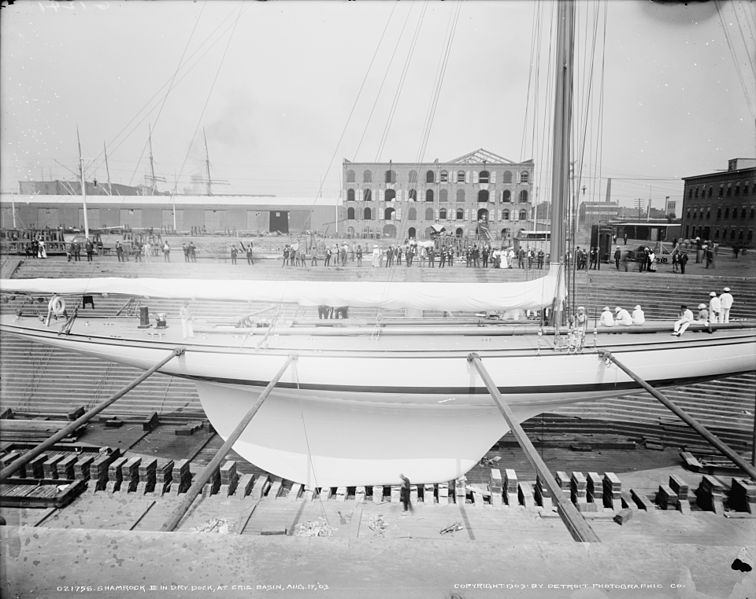 File:Shamrock III in Drydock.2.jpg