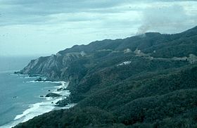 Veduta della Sierra Madre del Sud lungo la costa del Michoacán.