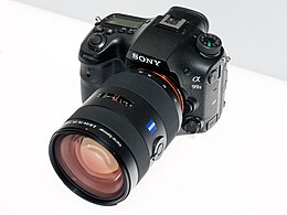 Sony Alpha ILCA-99M2 față-stânga 2017 CP + .jpg