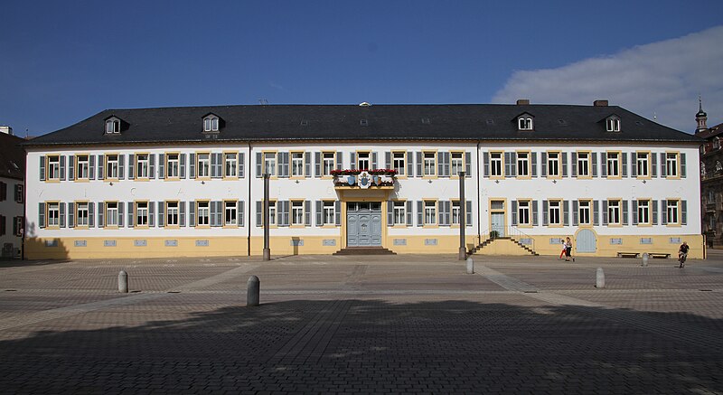 File:Speyer-32-Domplatz-Vikarienhof-gje.jpg