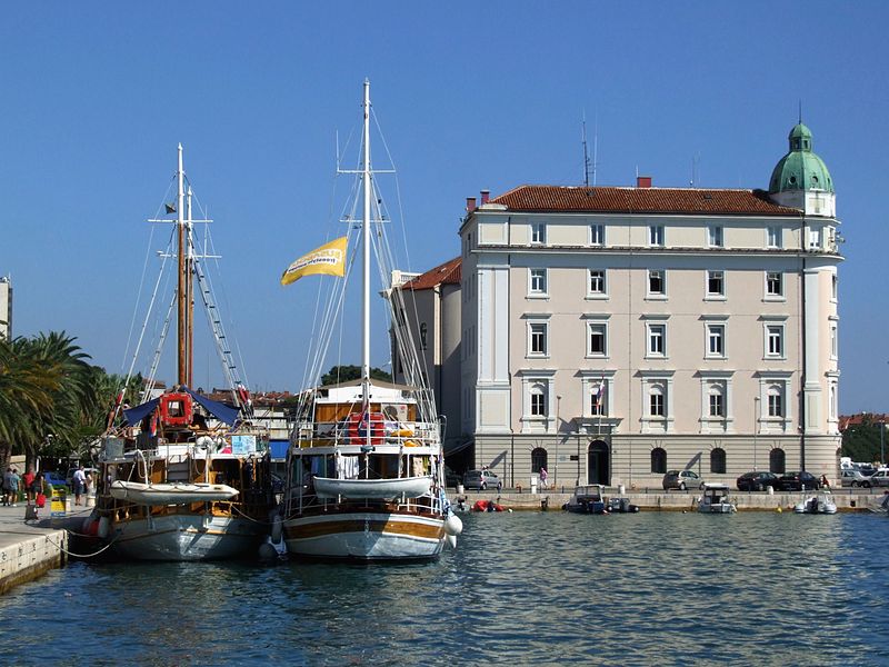 File:Split - Harbormaster's office and boats.JPG