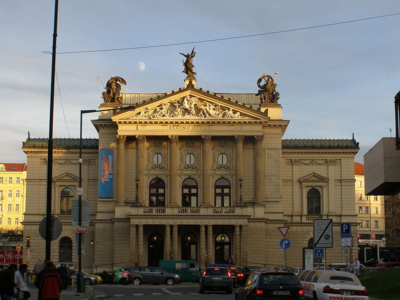 File:Státní opera (Smetanovo divadlo), Praha 1-Vinohrady, Wilsonova 4 a Legerova 75.JPG