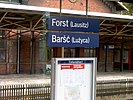 Tablice informacyjne na stacji kolejowej w Forst (Lausitz) (sierpień 2008)
