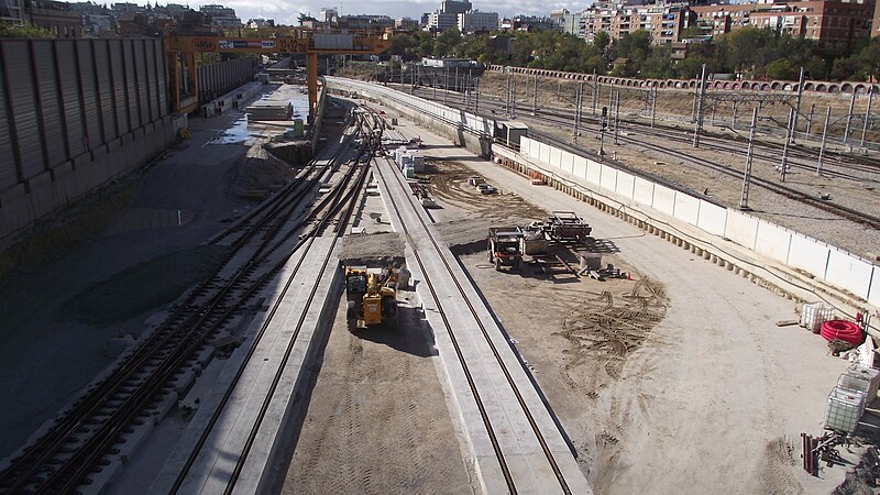 File:Station Chamartin ingang HSL tunnel II.JPG