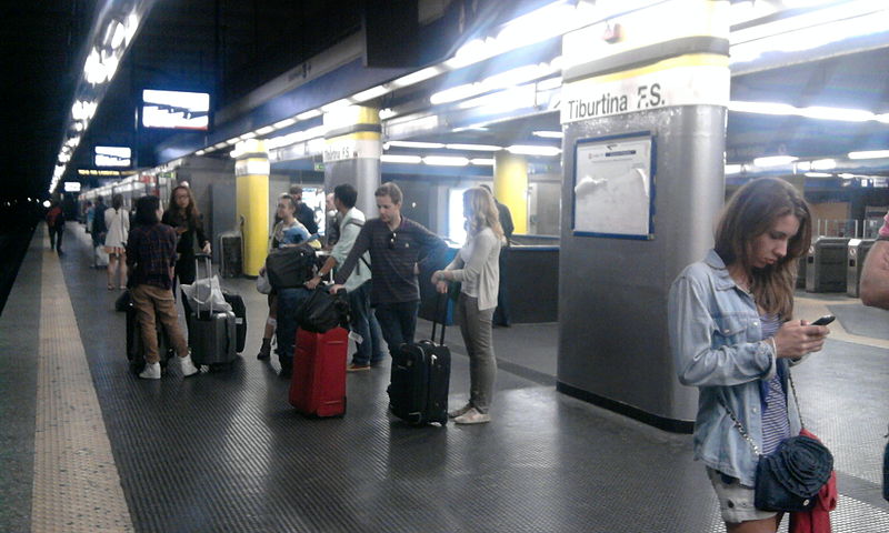 File:Stazione di Tiburtina metro.jpg