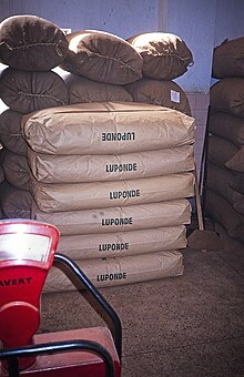 Luponde Ludewa . Tebags at Luponde tea factory, 19992.jpg