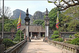 Temple commémoratif au roi Dinh Tien Hoang (Hoa Lu) .jpg