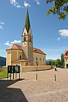 Parish church of St. Georg with the Heiligkreuz cemetery chapel and cemetery