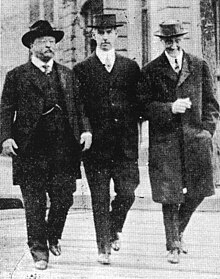 The only known photo of Theodore Roosevelt (left) with Franklin D. Roosevelt (right), taken in 1915. Theodore and Franklin D. Roosevelt with defense attorney W. H. Van Benschoten (cropped).jpg