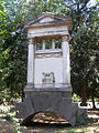 La tomba Antona Traversi, il cenotafio della famiglia ricostruito nel parco della villa dopo la demolizione della guerra