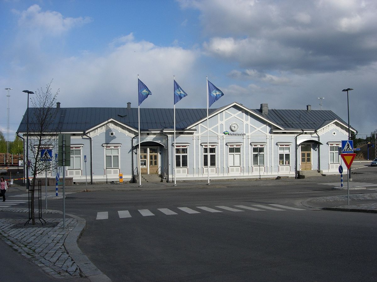 File:Train station in  - Wikimedia Commons