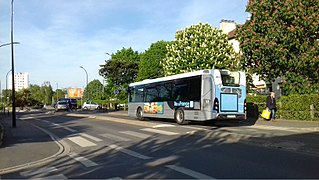 Le GX 137 L n°8815 (de Transdev TVO) sur la ligne J à Sartrouville.