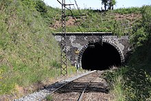 Tête sud du tunnel du col de Mallet située à 500 mètres de la gare de Talizat.