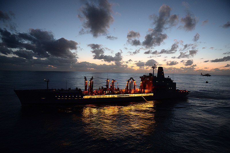 File:USNS Guadalupe (T-AO 200) delivers supplies to USS Makin Island. (16545617536).jpg