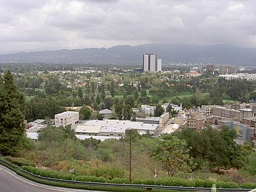 Vista sull'Universal City, con il quartiere dello studio Burbank sullo sfondo