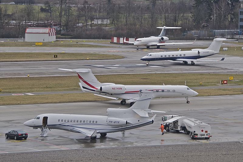 File:Untitled Dassault Falcon 7X; PR-BTG@ZRH;28.01.2012 (6796582247).jpg