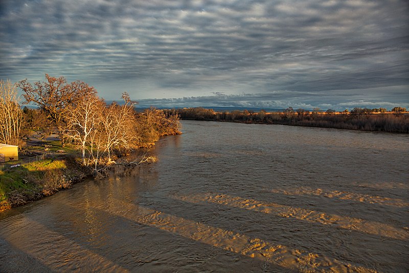 File:Upper Sacramento River near Red Bluff (31584875694).jpg