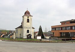Náměstí s kostelem Narození Panny Marie
