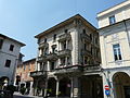 Palazzo antistante il duomo di Valenza, Piemonte, Italia