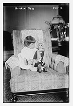 Миниатюра для Файл:Vaslav Nijinsky child in April 1916.jpg